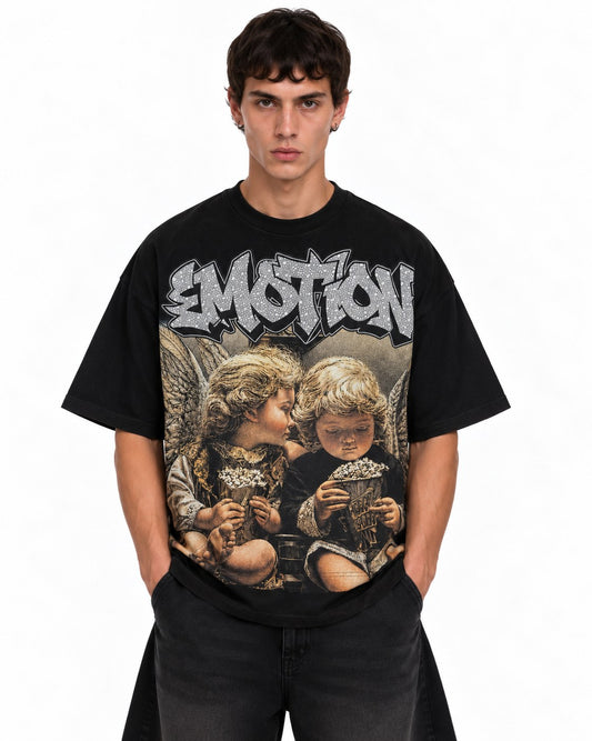 Angel Whispers Tee negra - modelo frente