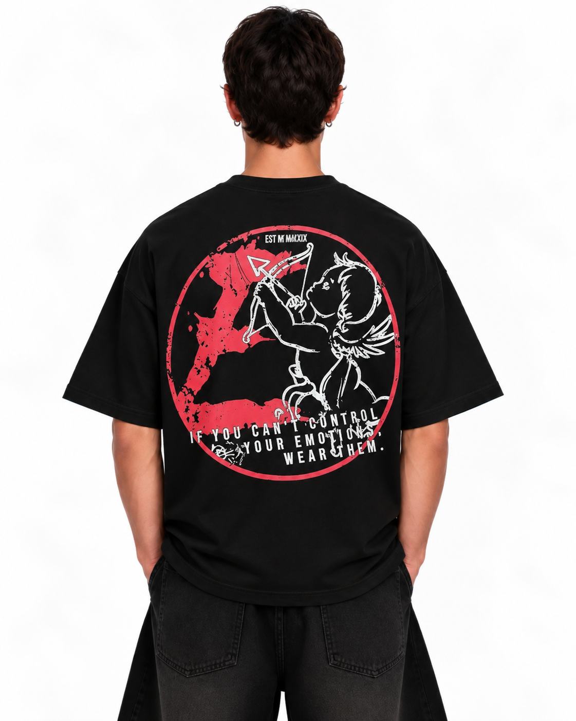 Emotional Closet Tee negro y rojo - modelo espalda